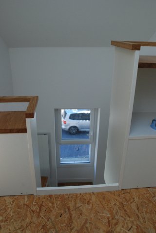 Chambre d'Elisa, vue sur rue depuis la mezzanine