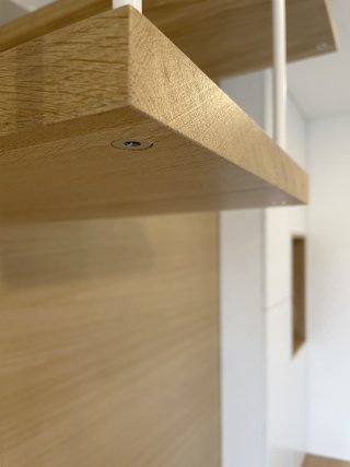 Détail d'accroche de suspension de marche