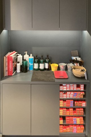 Aménagement shampooing Menuisier Mobilier Agencement Magasin Chuuut